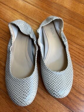 Vionic Alexa Gray Lizard Embossed Leather Orthotic Ballet Flats Size 6 / 37